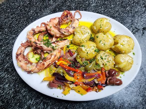 Polvo à lagareiro — grilled octopus
