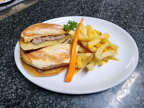 The Portuguese prego roll