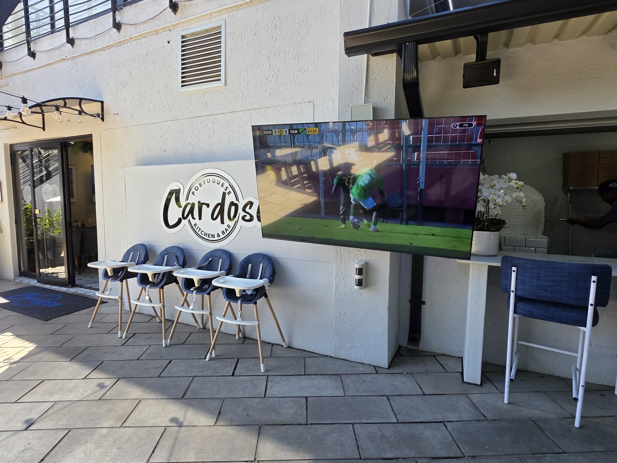 The outdoor bar counter